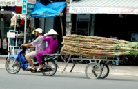 TĂNG CƯỜNG QUẢN LÝ PHƯƠNG TIỆN CHỞ HÀNG CỒNG KỀNH THAM GIA GIAO THÔNG