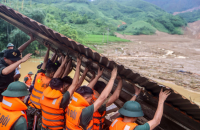 ĐẠI TƯỚNG PHAN VĂN GIANG GỬI THƯ CHO CÁN BỘ,CHIẾN SĨ ĐANG KHẮC PHỤC HẬU QUẢ BÃO SỐ3 3