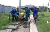 ĐOÀN  VIÊN THANH NIÊN THỊ TRẤN SÔNG ĐỐC CHUNG TAY BẢO VỆ MÔI TRƯỜNG, TUYÊN TRUYỀN ATGT