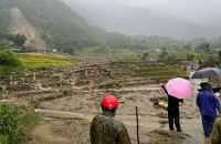 TẬP TRUNG ỨNG PHÓ LŨ LỚN, ĐẢM BẢO AN TOÀN ĐÊ ĐIỀU TRÊN CÁC SÔNG Ở BẮC BỘ