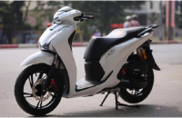 VÌ SAO NGƯỜI VIỆT CỨ ĐI HONDA SH LÀ PHẢI THÁO GƯƠNG?